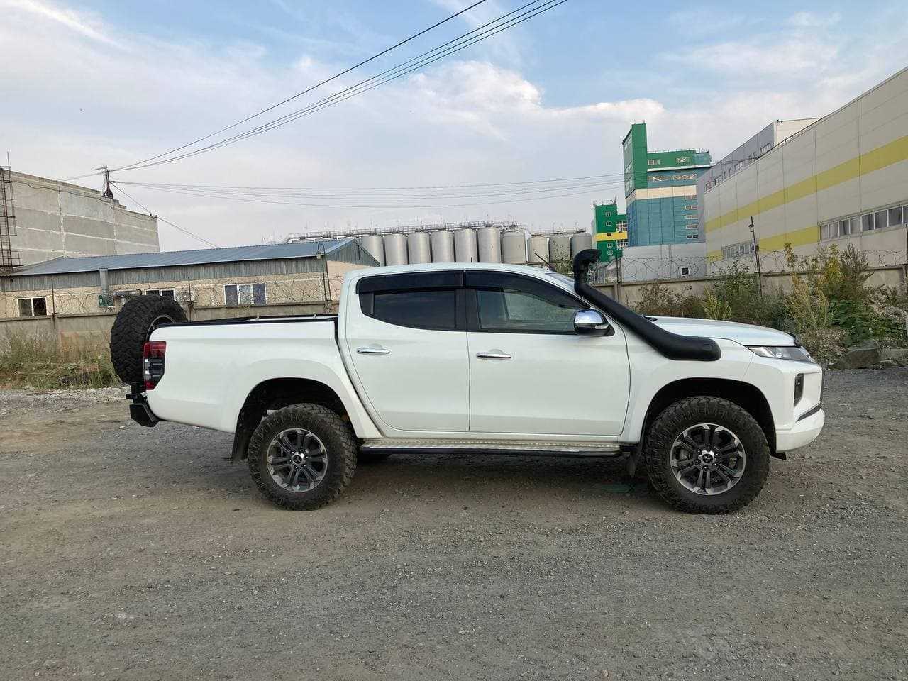 Бампер РИФ силовой задний Mitsubishi L200