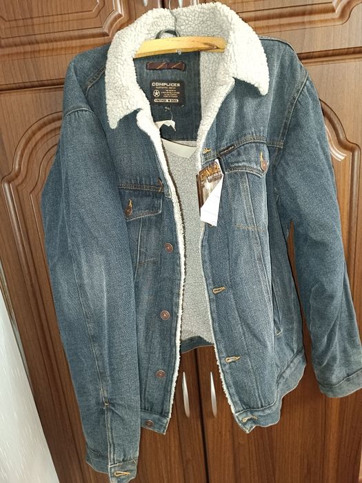 Vând geaca blugi îmblănită