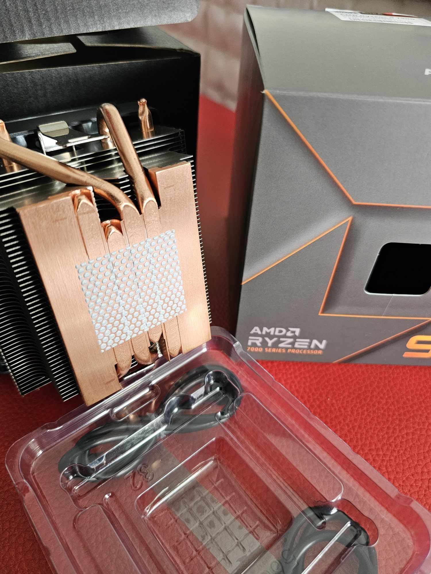 Охладител AMD Wraith Prism RGB