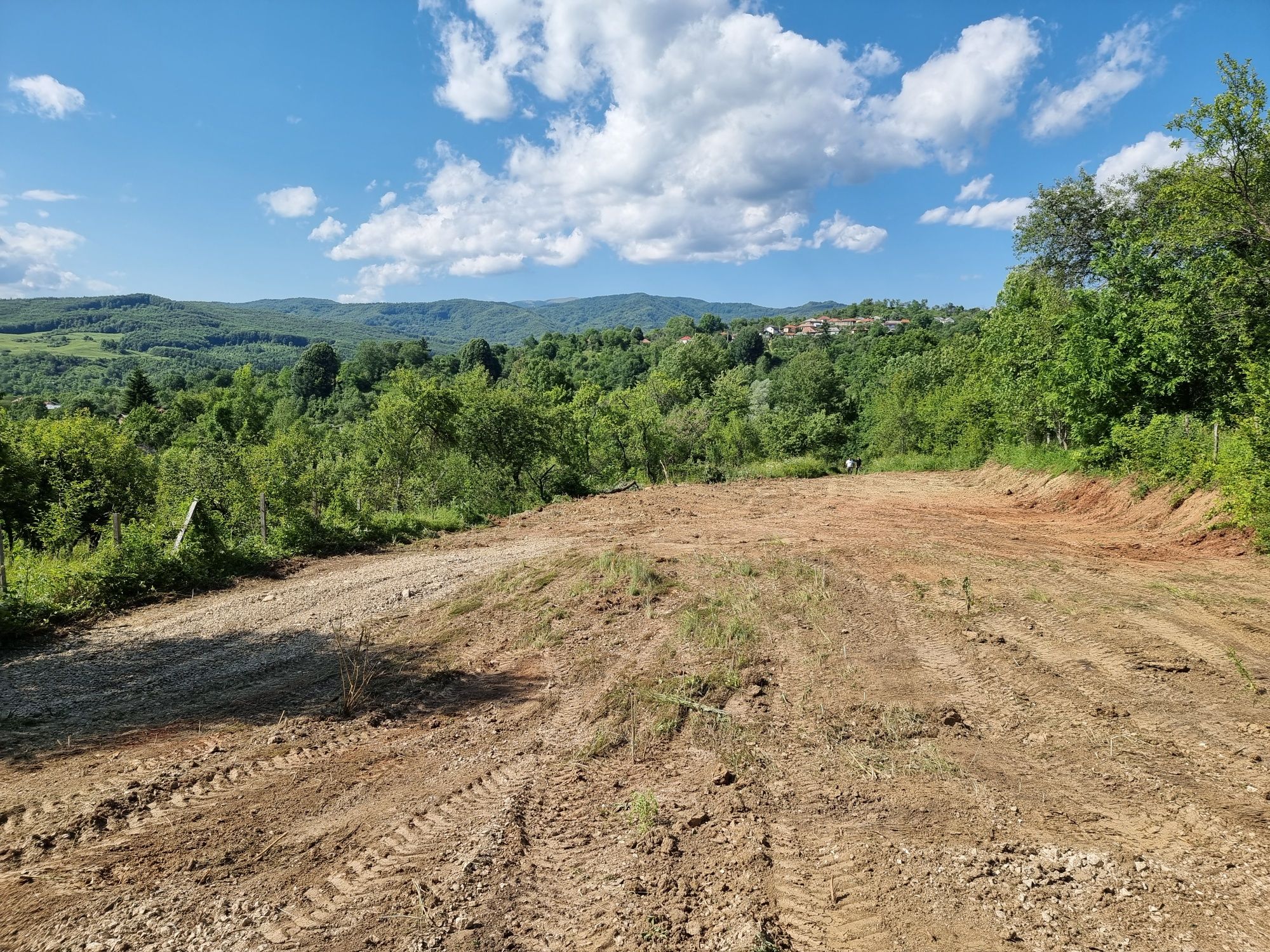 Teren cu vedere la muntii Leaota(primii 1800 intravilan+dif.extravilan