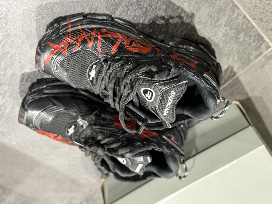 Balenciaga runner black