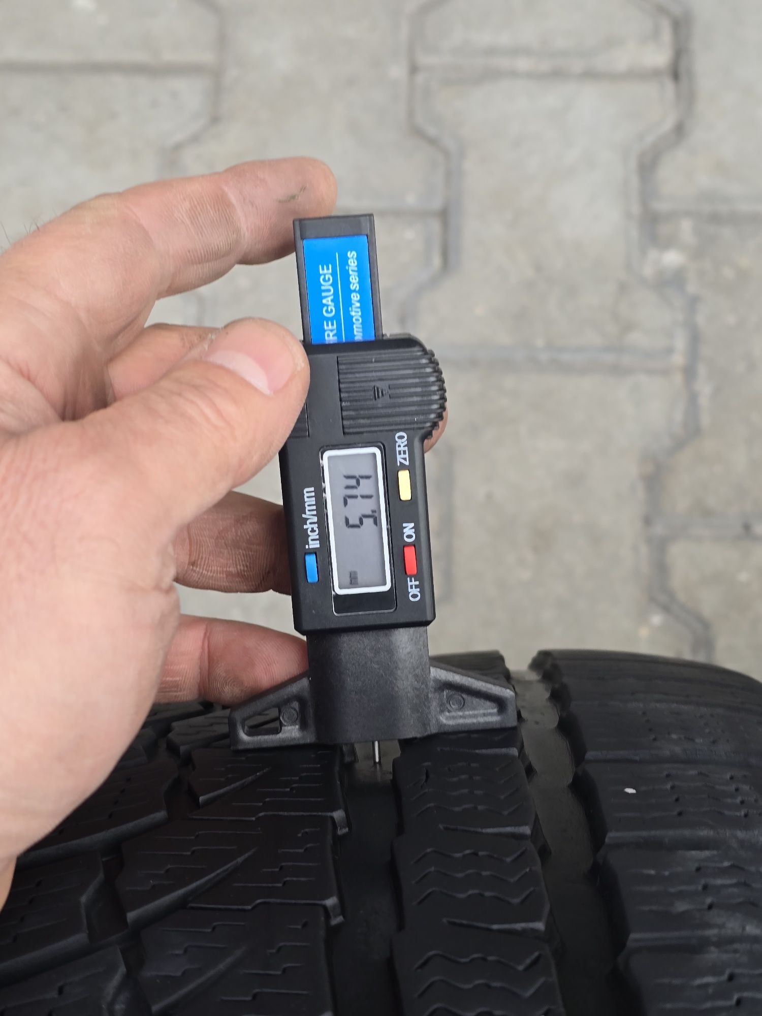 255 45 19 Nokian