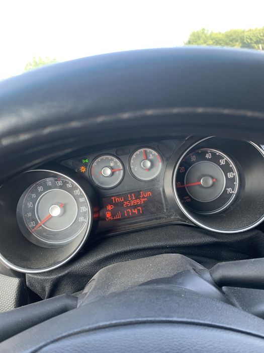 Fiat punto 2015 1.4 benzina+gpl