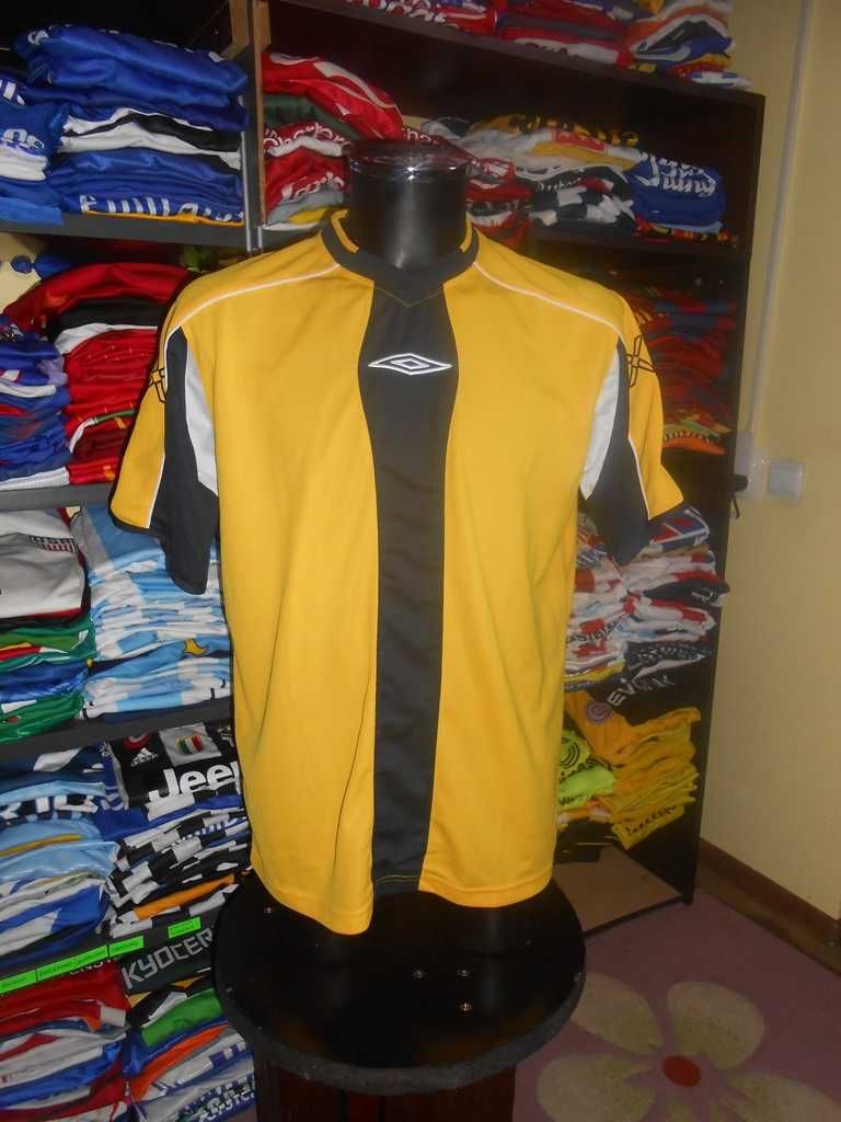 tricou umbro marimea XL supercalitate