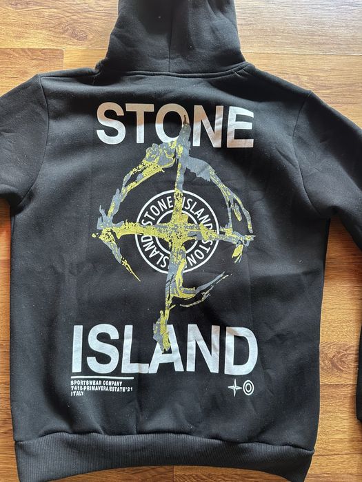 Мъжки,ватиран суитчер Stone Island в черно с голяма щампа на гърба