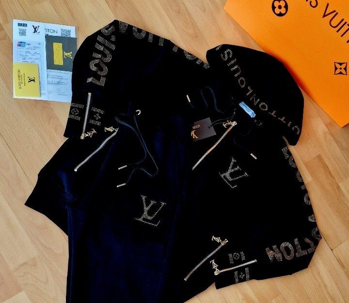 Treninguri dama Louis Vuitton,marimi diverse,logo metalic auriu,sacule