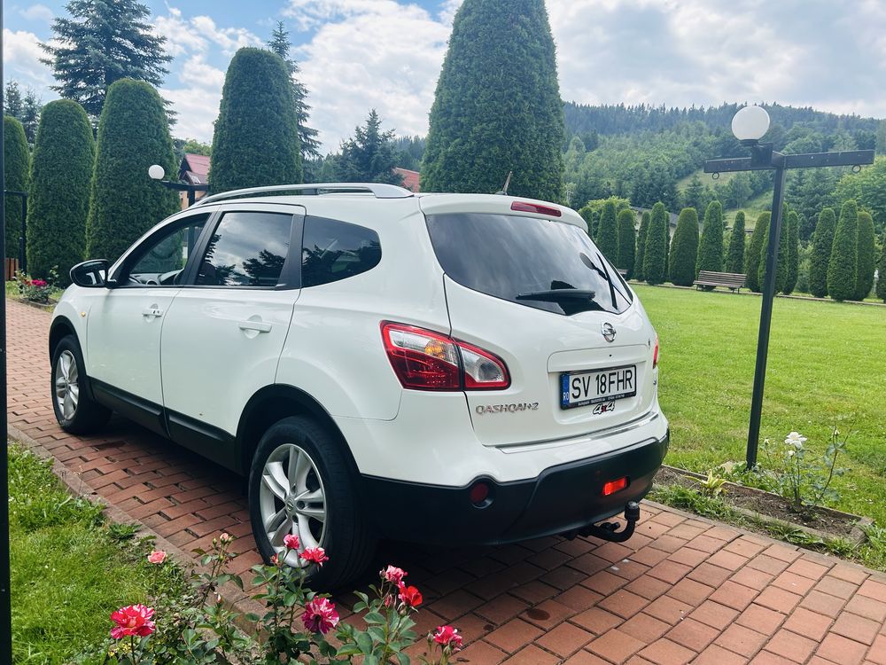 Nissan Qashqai+2-(7 locuri)-4x4-model Texna Fulll-Impecabil
