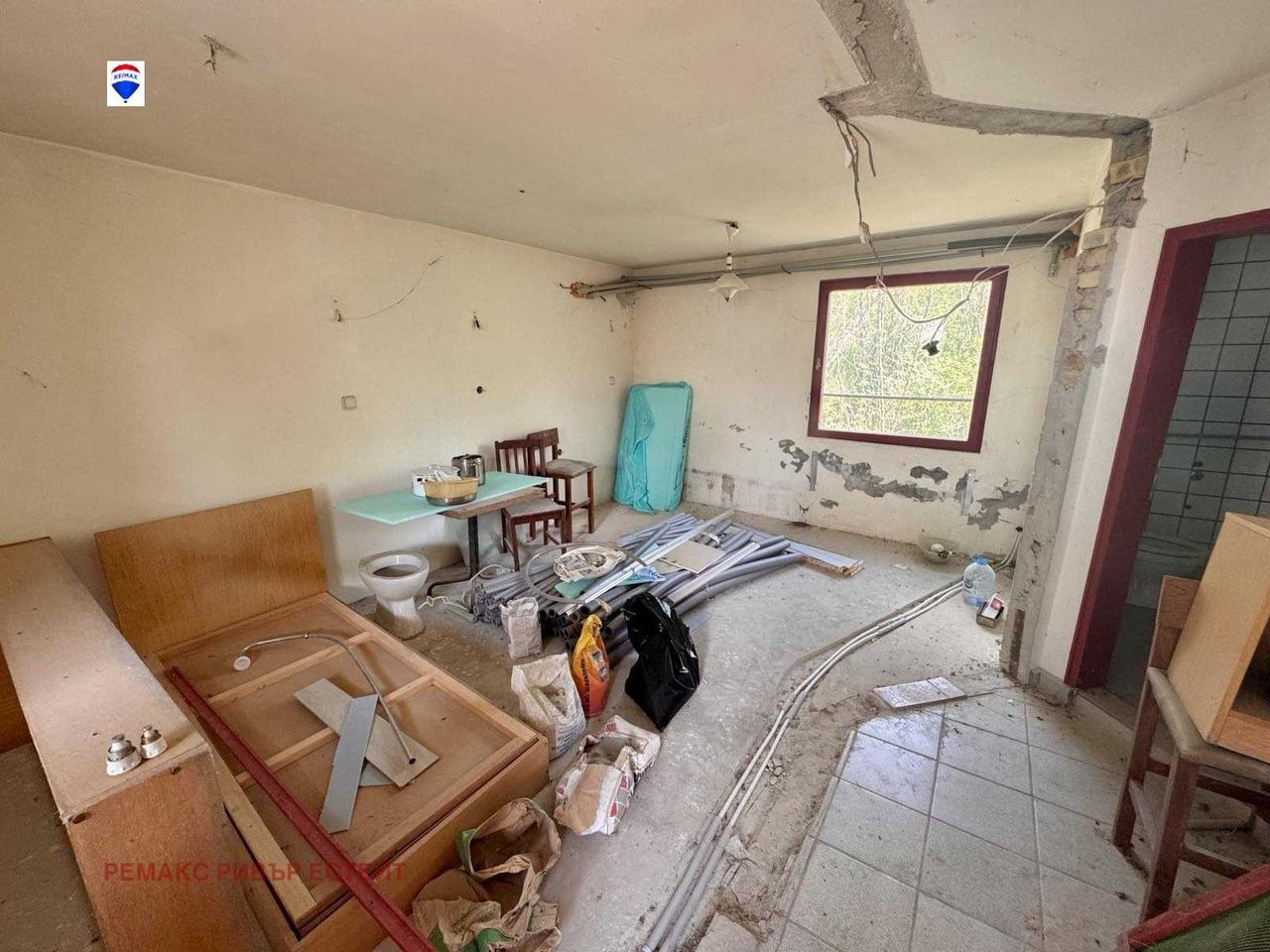 Продава се Промишлена сграда в с. Тръстеник, Област Русе - 730 кв.м за 540 €/кв.м - Снимка #13