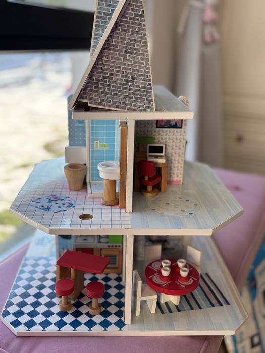 Детска дървена къща на Аманда+всички аксесоари към нея