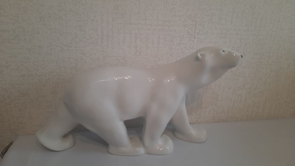 Новая скульптура ифз(лфз ) Медведь идущий белый, Санкт-Петербург