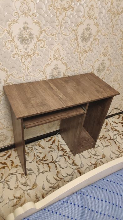 Срочно продам компьютерный стол.