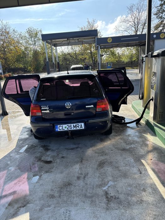 Vand/ schimb golf 4 1.4 benzina masina detine fiscla nu are problemeee