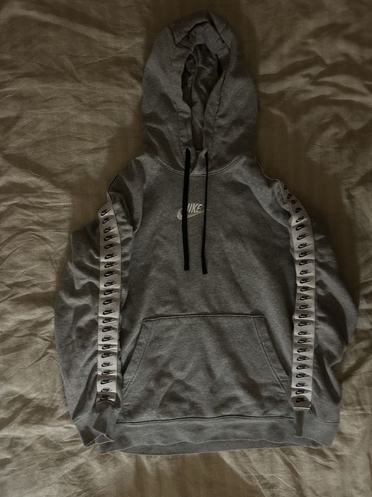 Анцунг Nike с емблеми отстрани