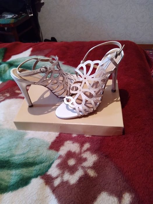 Женские кожаные босоножки