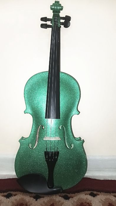 yangi skripka sotiladi