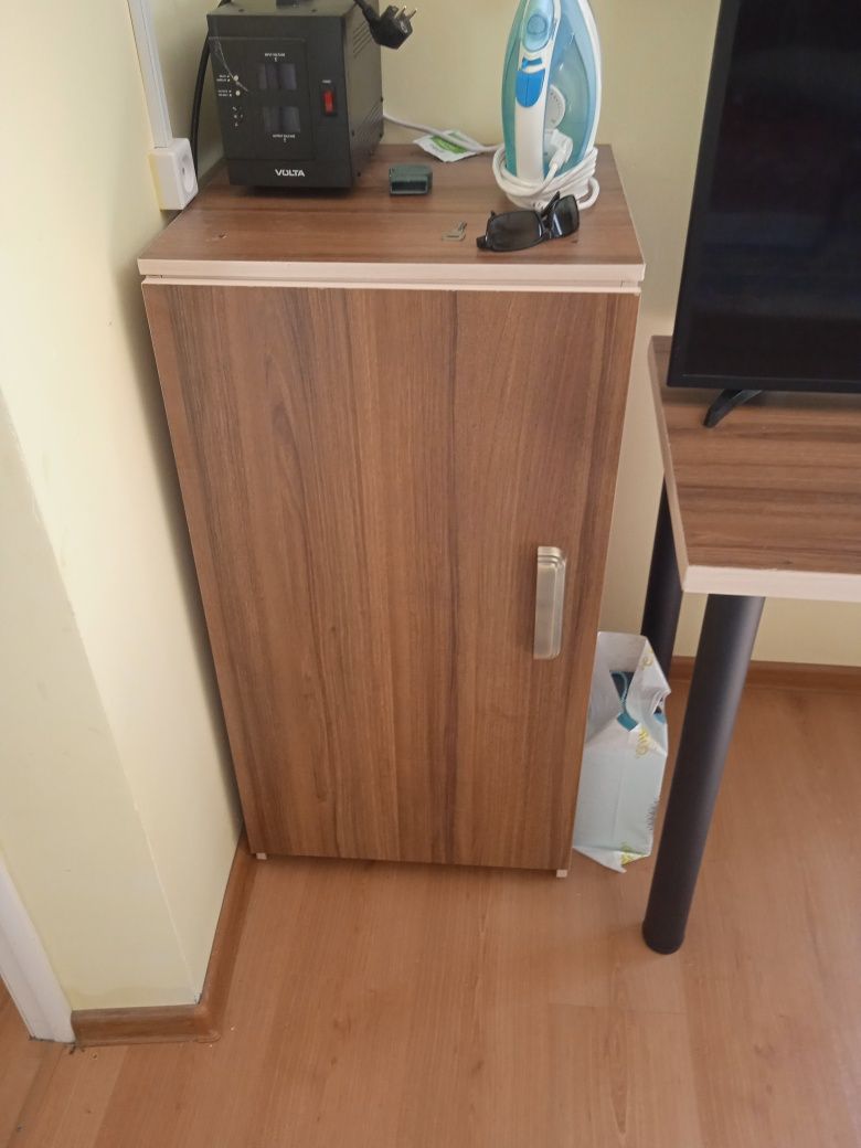 Продаеться Кухонный стол.