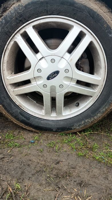 Vând ford focul an 2000