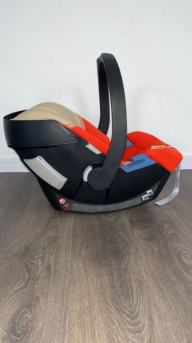 Vând scoică auto Cybex Aton 5!