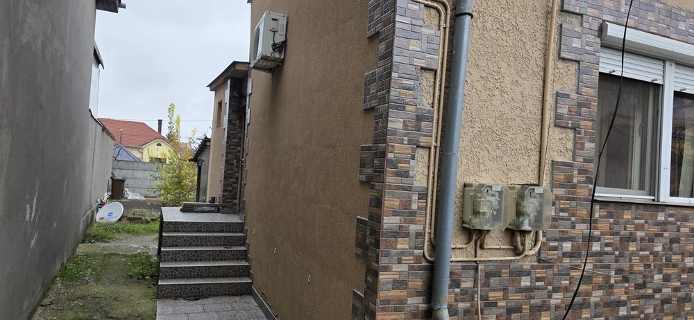 Vand casa o cam 30 m teren 100m