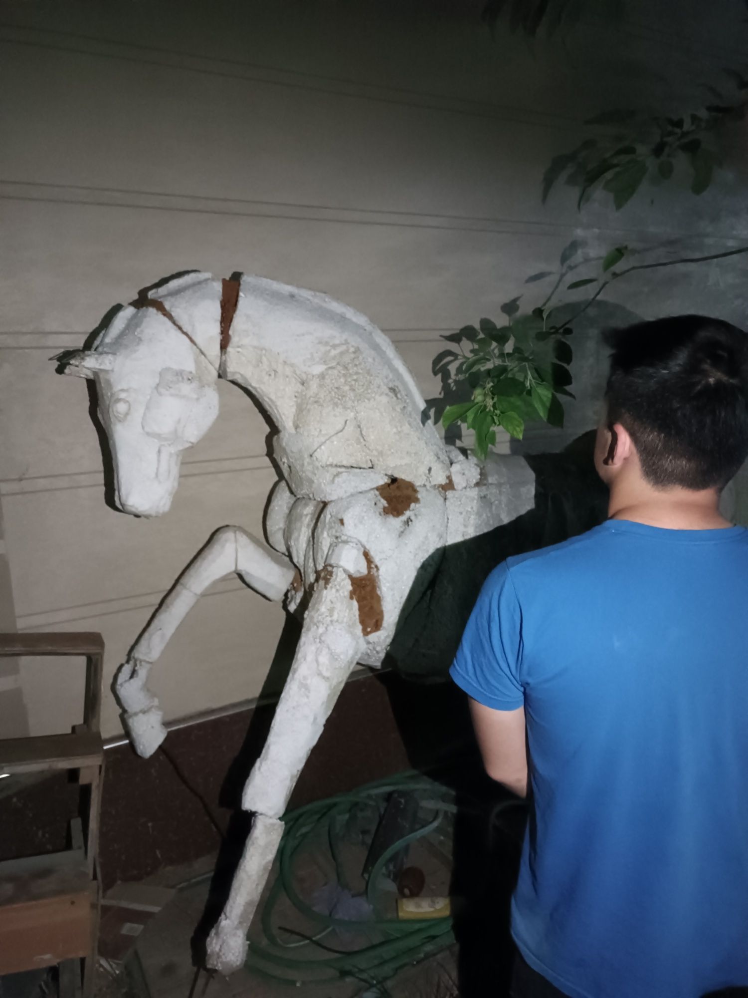 Продам не законченный проект коня из пенопласта