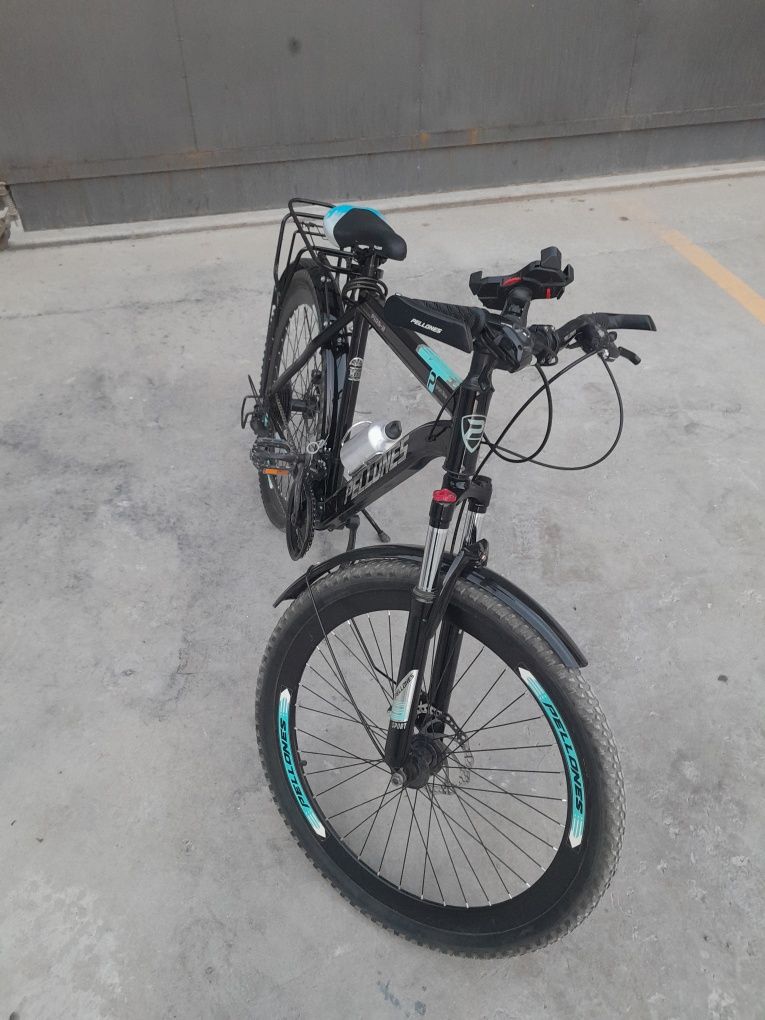 Velosiped Pellones 26 yengil va tez, tog' va shahar uchun moslashgan.