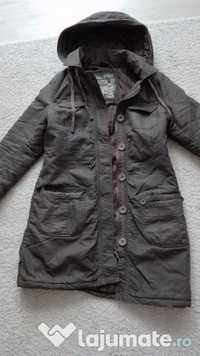 Vand Geaca PARKA haina de  dama trendy/fashion ,produs nou,