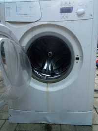 Mașina de spălat rufe INDESIT