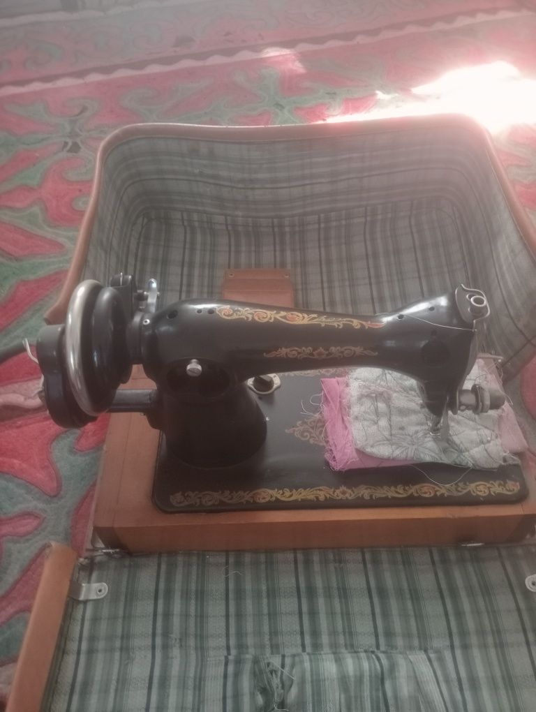 Продам швейную машину