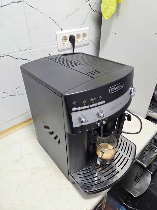 Espressor Automat DeLonghi Magnifica ESAM3000.B Aparat cu Cafea Boabe