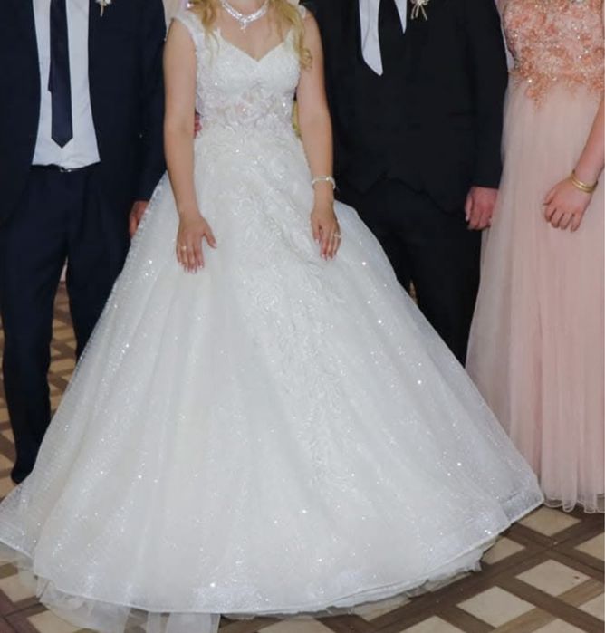 Продавам булчинска рокля – модел принцеса, в отлично състояние!