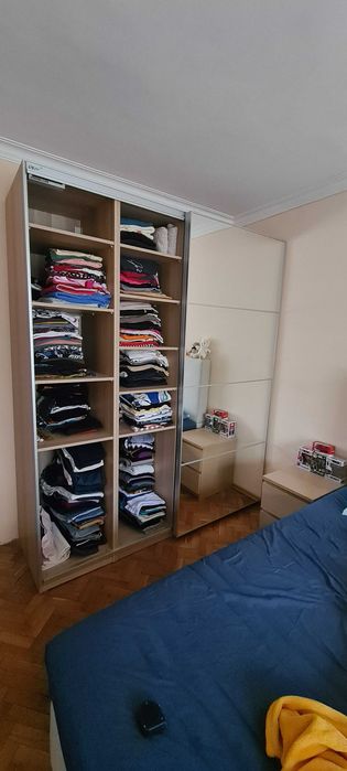 Голям гардероб, тапицирана спалня и разтегателен диван с ракла IKEA