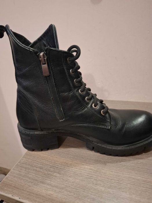 Продавам дамски боти