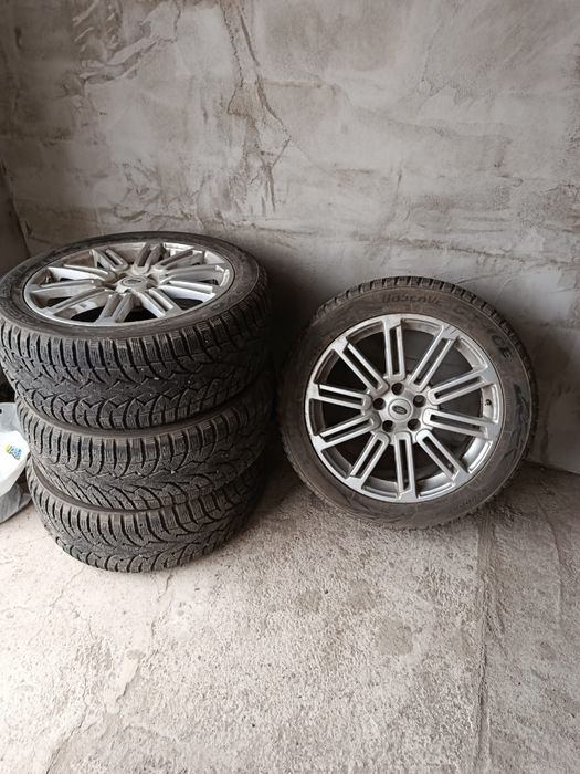 Продаётся шыны  с дисками марки range rover sport в хорошем состоянии