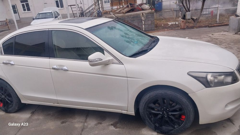 Honda accord sotiladi  2008 yil 2.4 atmasferni mator