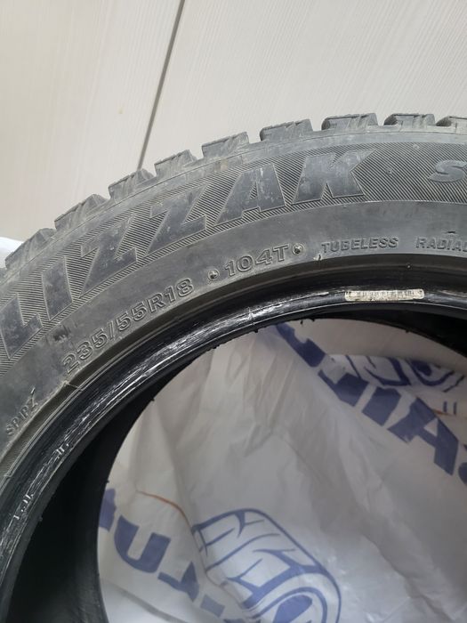 Продам зимние шипованные шины