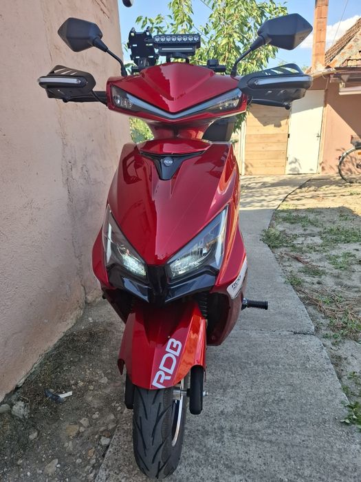 Vând scuter RDB. motor 2000w.