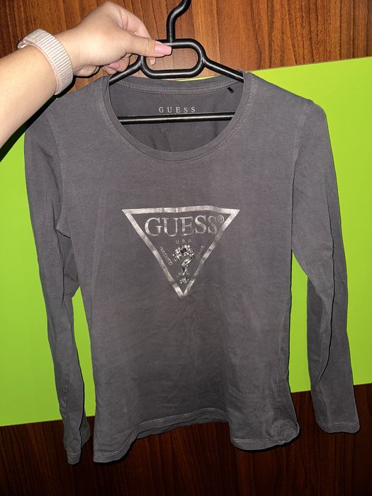 Дамски дрехи  – горнища, спортна рокля и тениска