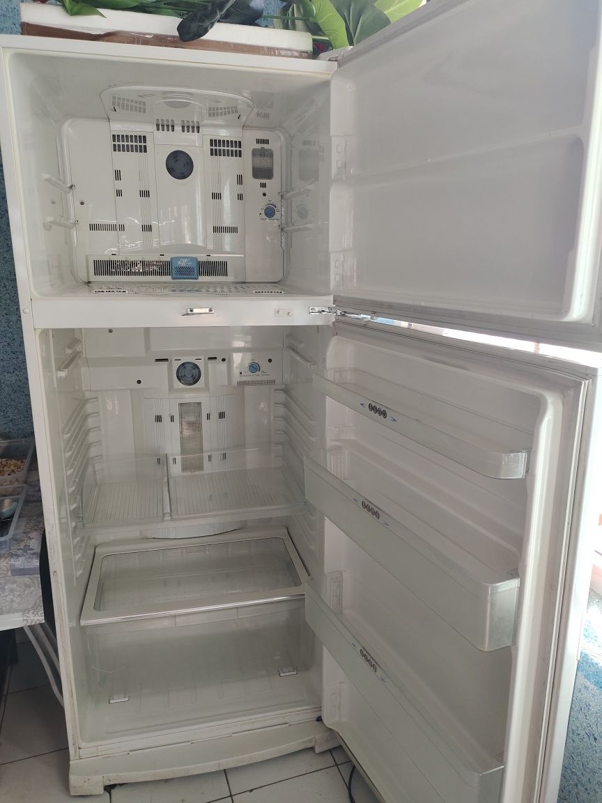 Продаётся большой холодильник