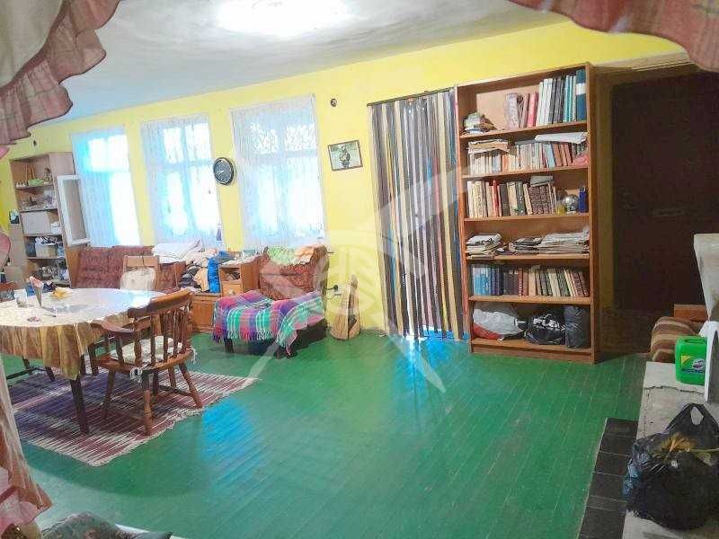 Двуетажна къща в село Завет 48713