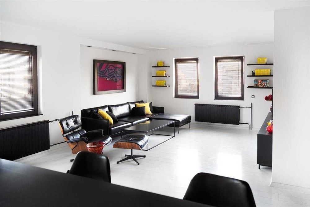 Дава се под наем Двустаен апартамент в Бургас, Славейков - 76 кв.м за 382.5 € - Снимка #2