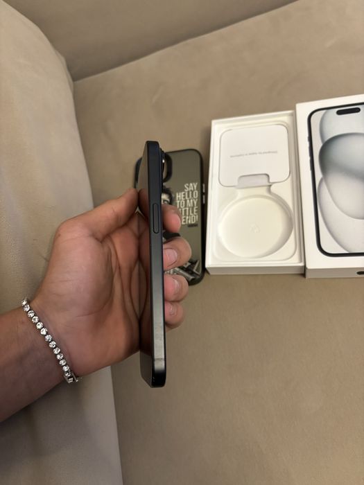 Vand iPhone 15 sanatate 90%