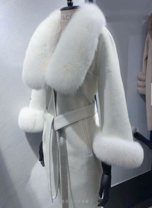 Палто с естествен косъм от сребърна лисица