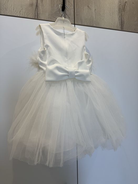 Бяла рокля с тюл 92 размер