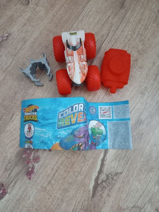 Hot Wheels Monster Trucks Color Reveal