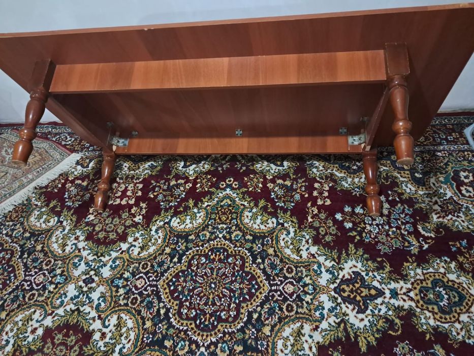 Прочный стол,в отличном состояние