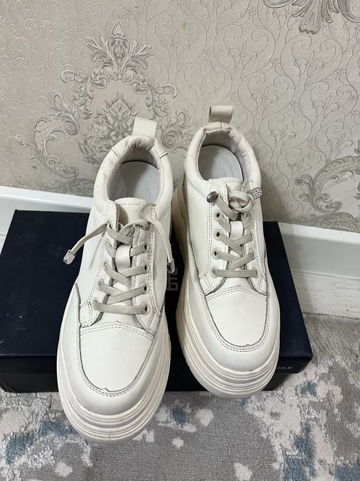 Крассовка 2500тг. 36 размер. ( 2 рет киілген)