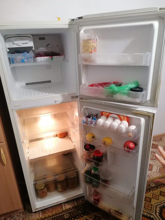 Б/у холодильник.