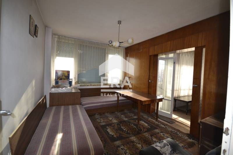 Слънчев апартамент с четири спални