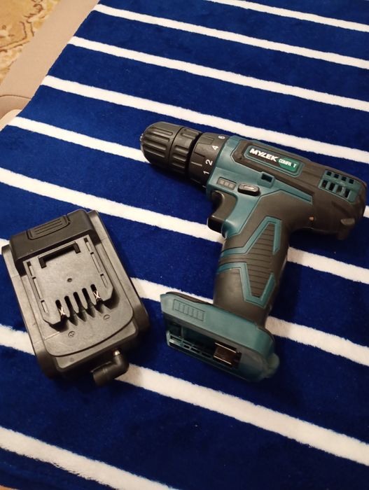 Se vinde Mașina de Găurit model MYLEK