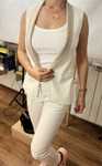 Costum Mango alb cu vesta inclusa elegant